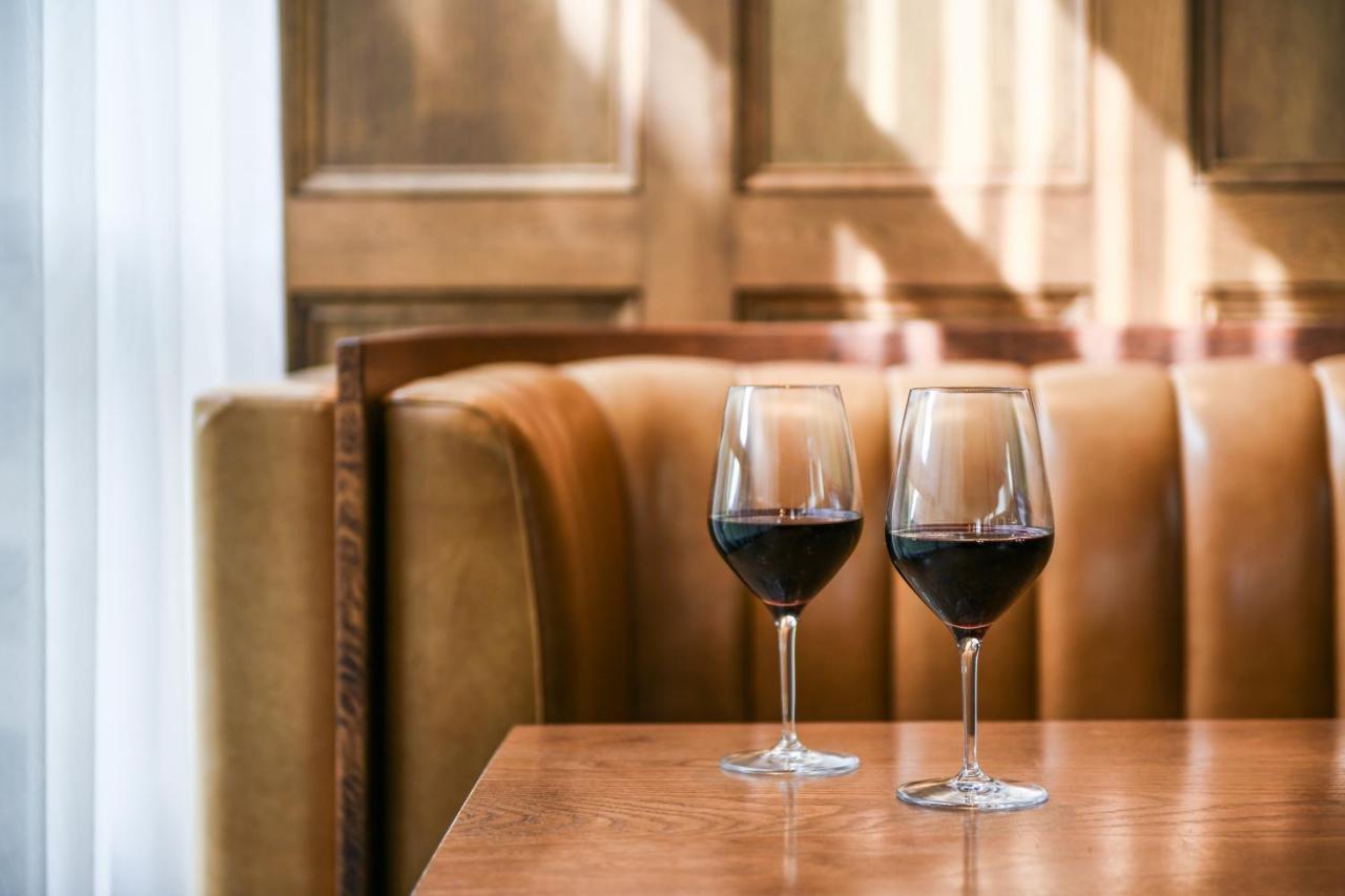 Powerhouse Hotel Tamworth By Rydges Εξωτερικό φωτογραφία Wine at the restaurant