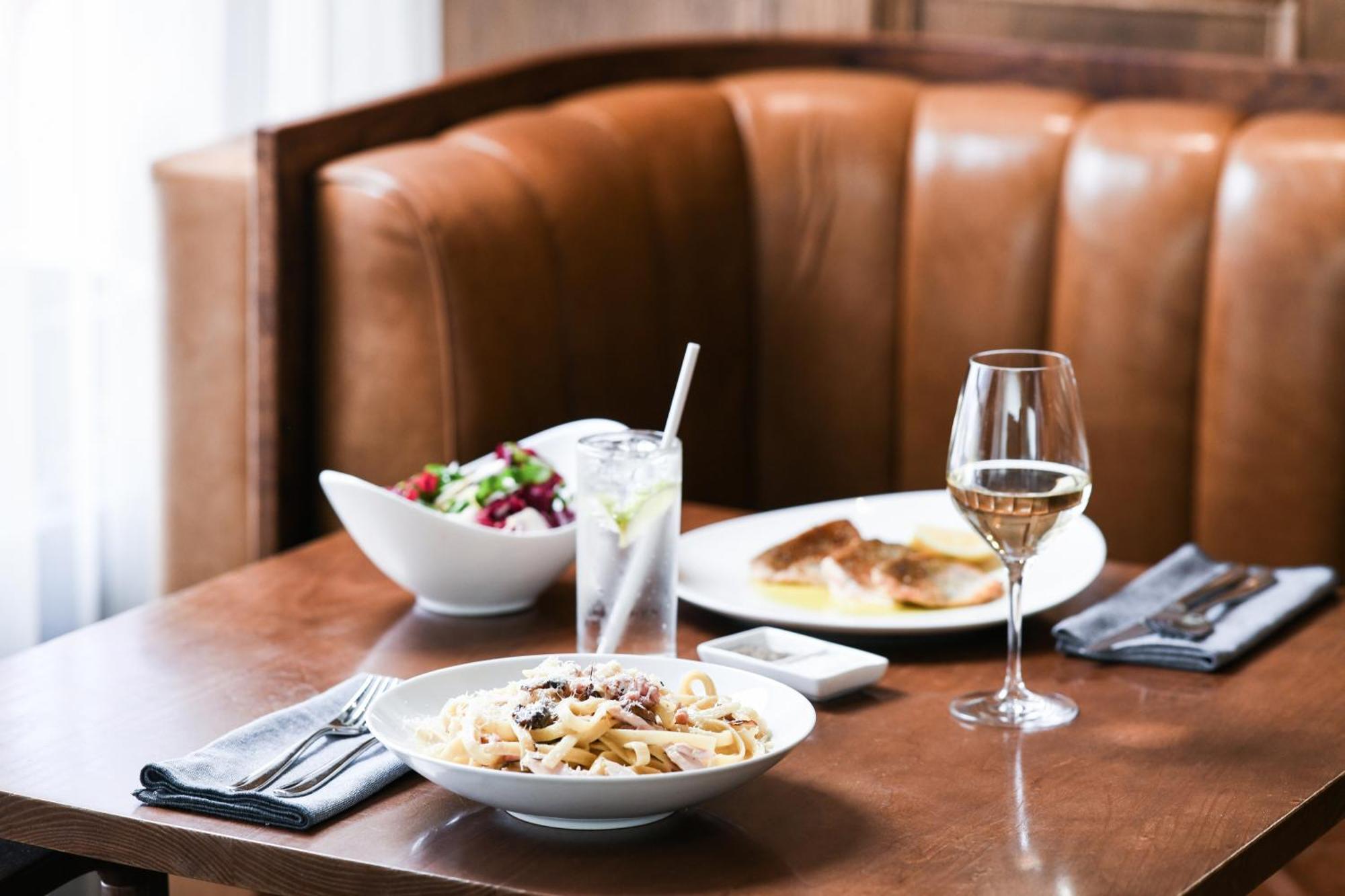 Powerhouse Hotel Tamworth By Rydges Εξωτερικό φωτογραφία A meal at the restaurant