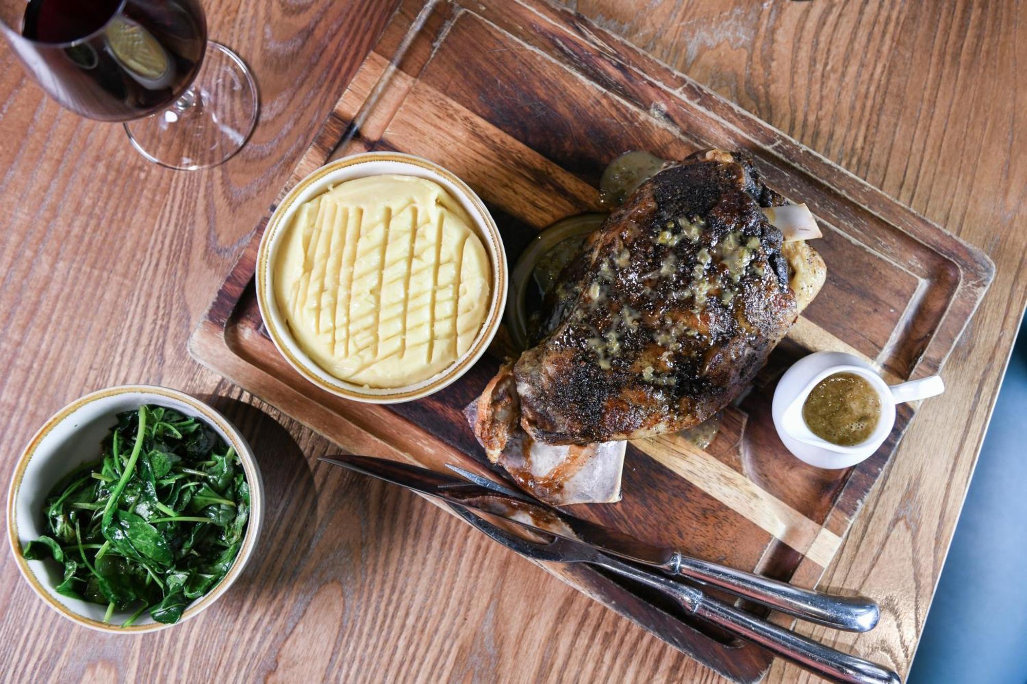 Powerhouse Hotel Tamworth By Rydges Εξωτερικό φωτογραφία A whole turbot