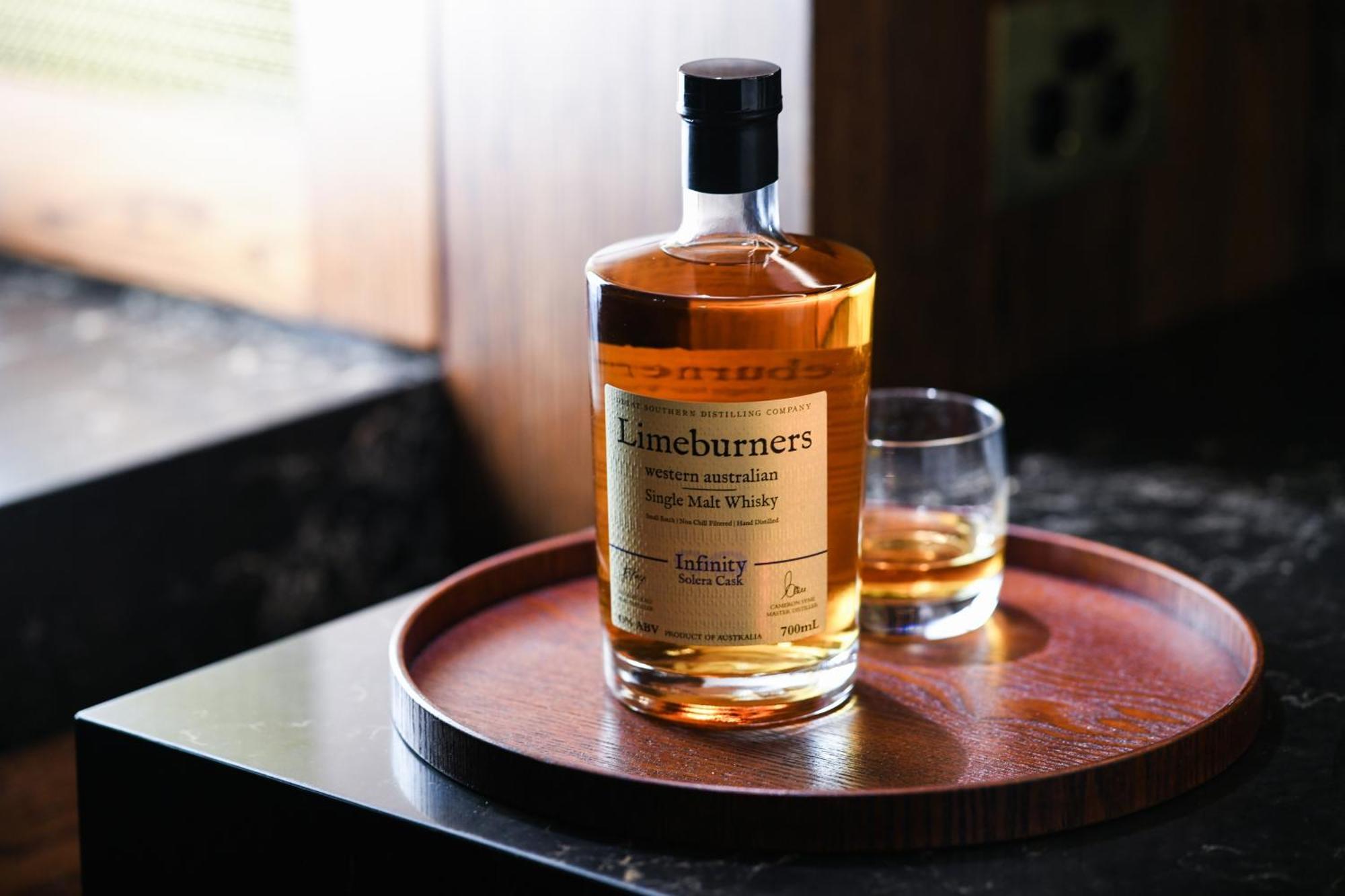 Powerhouse Hotel Tamworth By Rydges Εξωτερικό φωτογραφία A bottle of single malt whisky