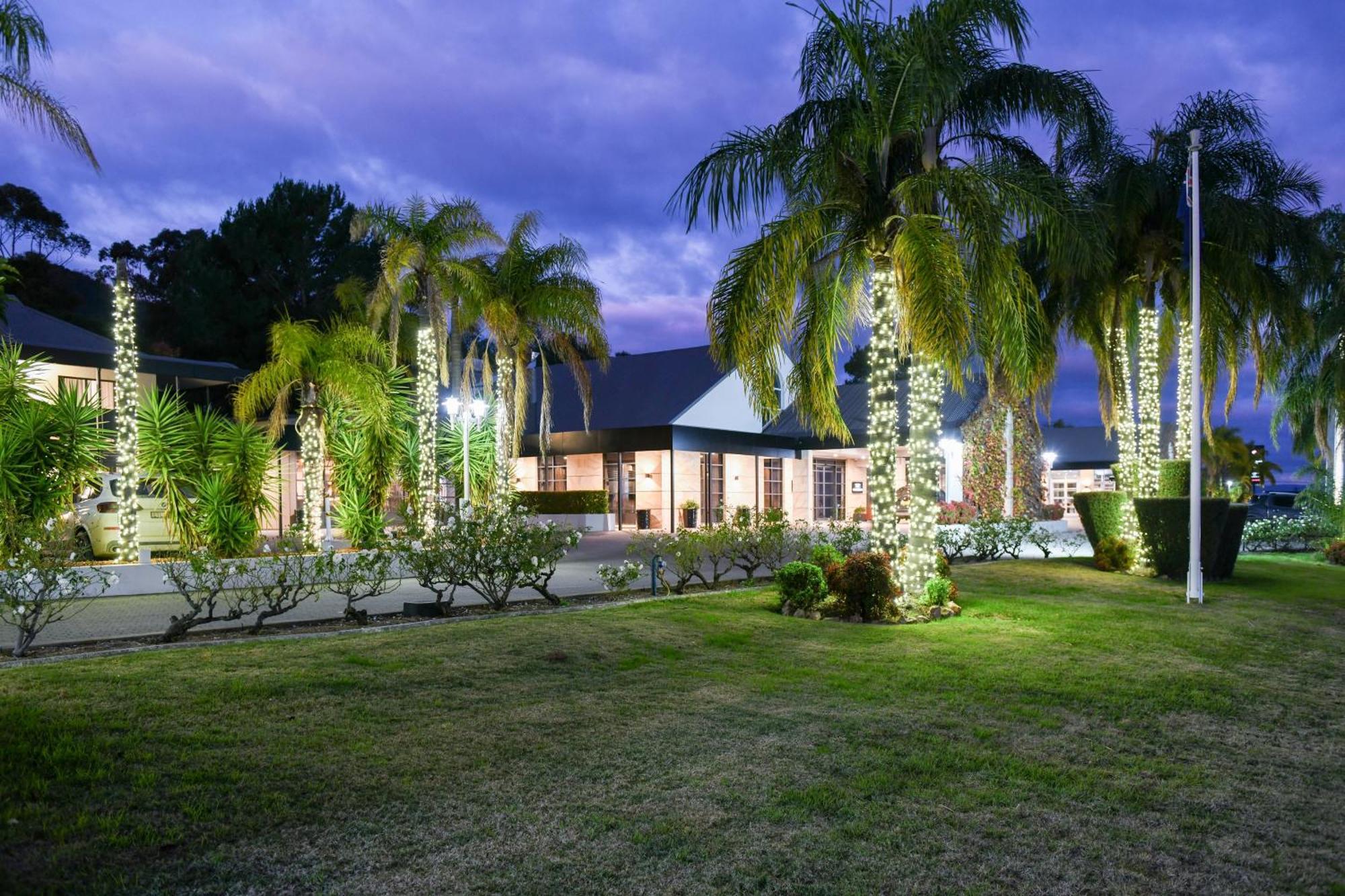 Powerhouse Hotel Tamworth By Rydges Εξωτερικό φωτογραφία The clubhouse at the Royal Pines Resort