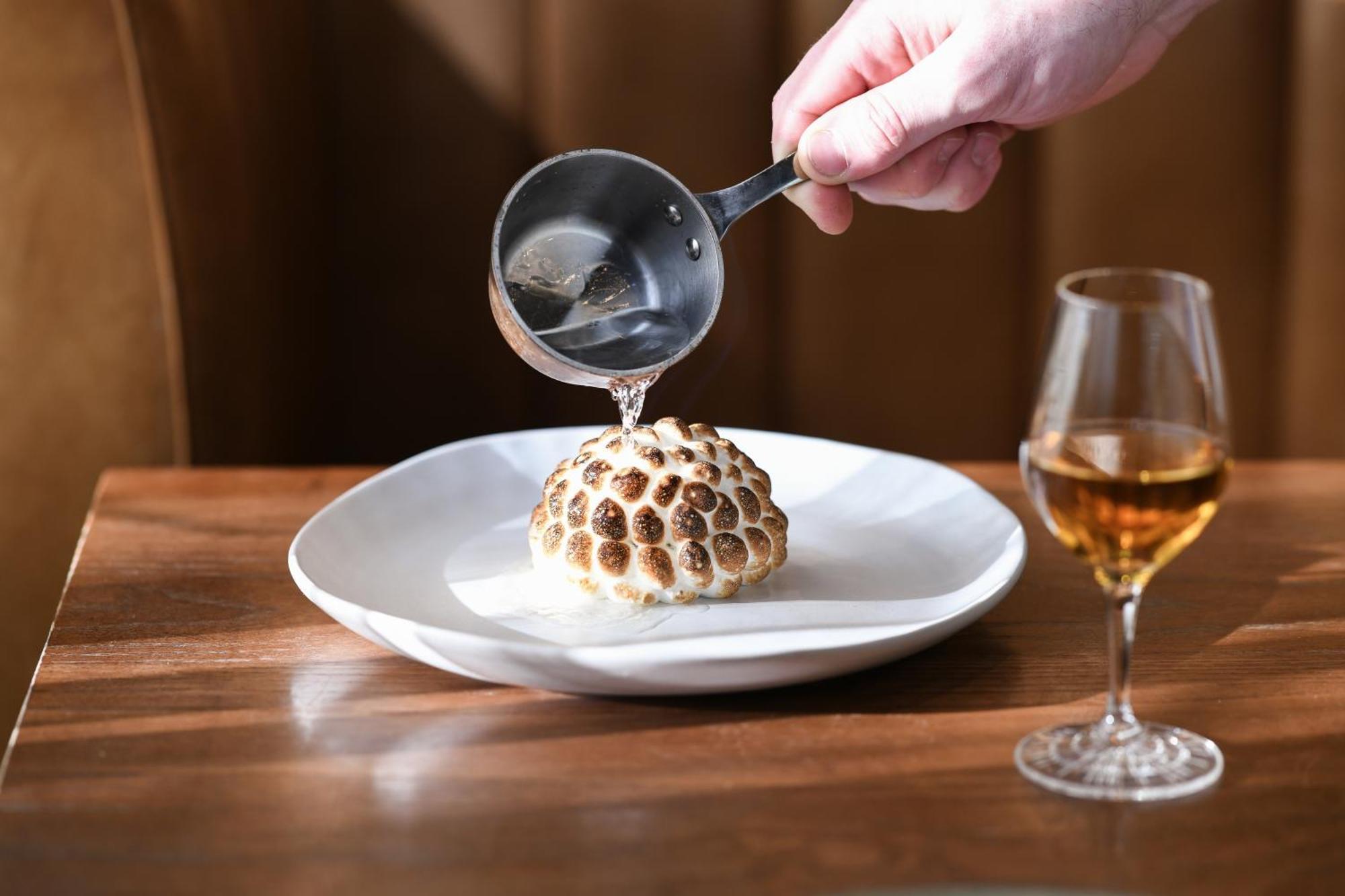 Powerhouse Hotel Tamworth By Rydges Εξωτερικό φωτογραφία A quenelle being poured with Nantua sauce