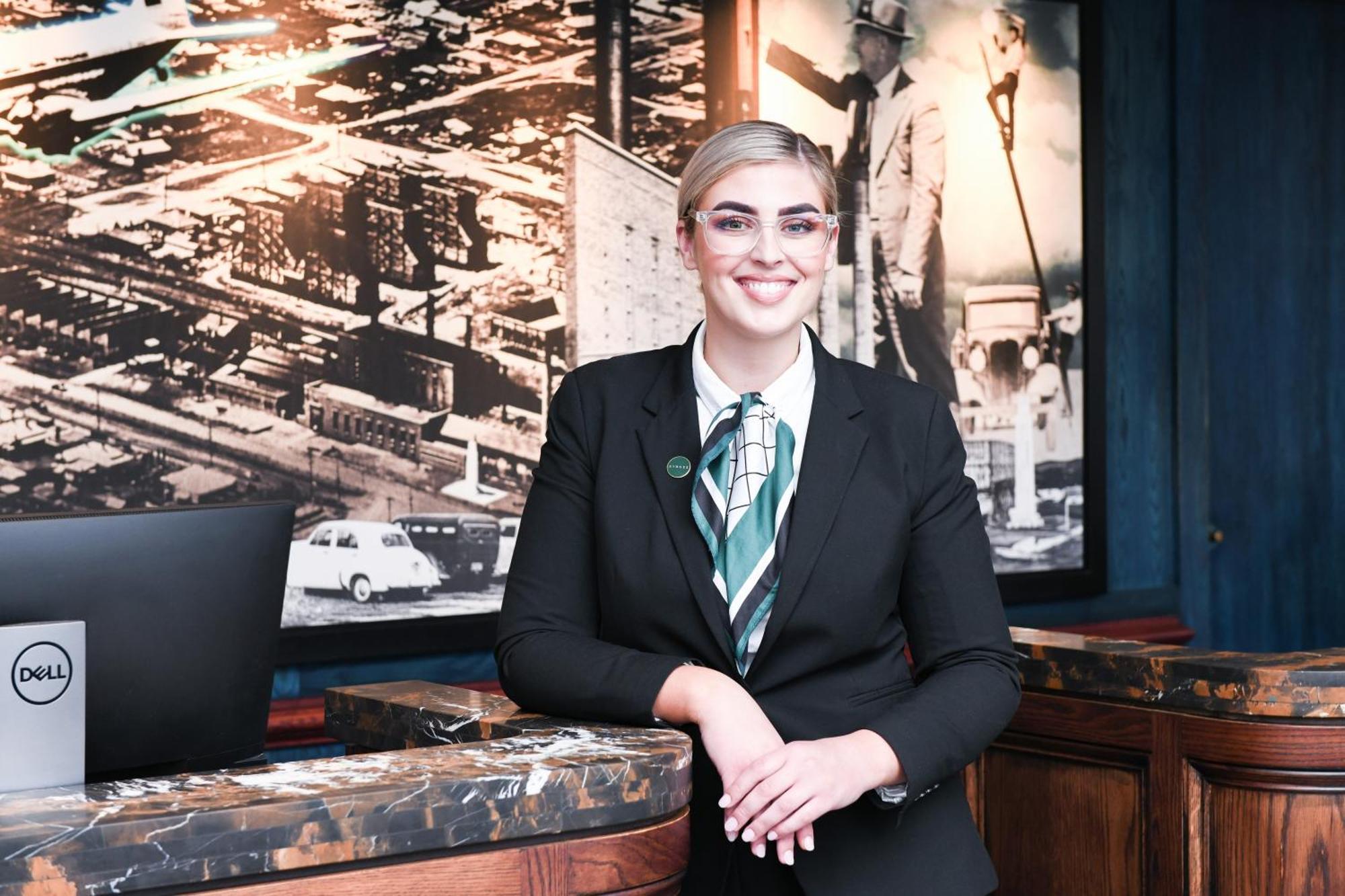 Powerhouse Hotel Tamworth By Rydges Εξωτερικό φωτογραφία A concierge at the Mandarin Oriental, Munich